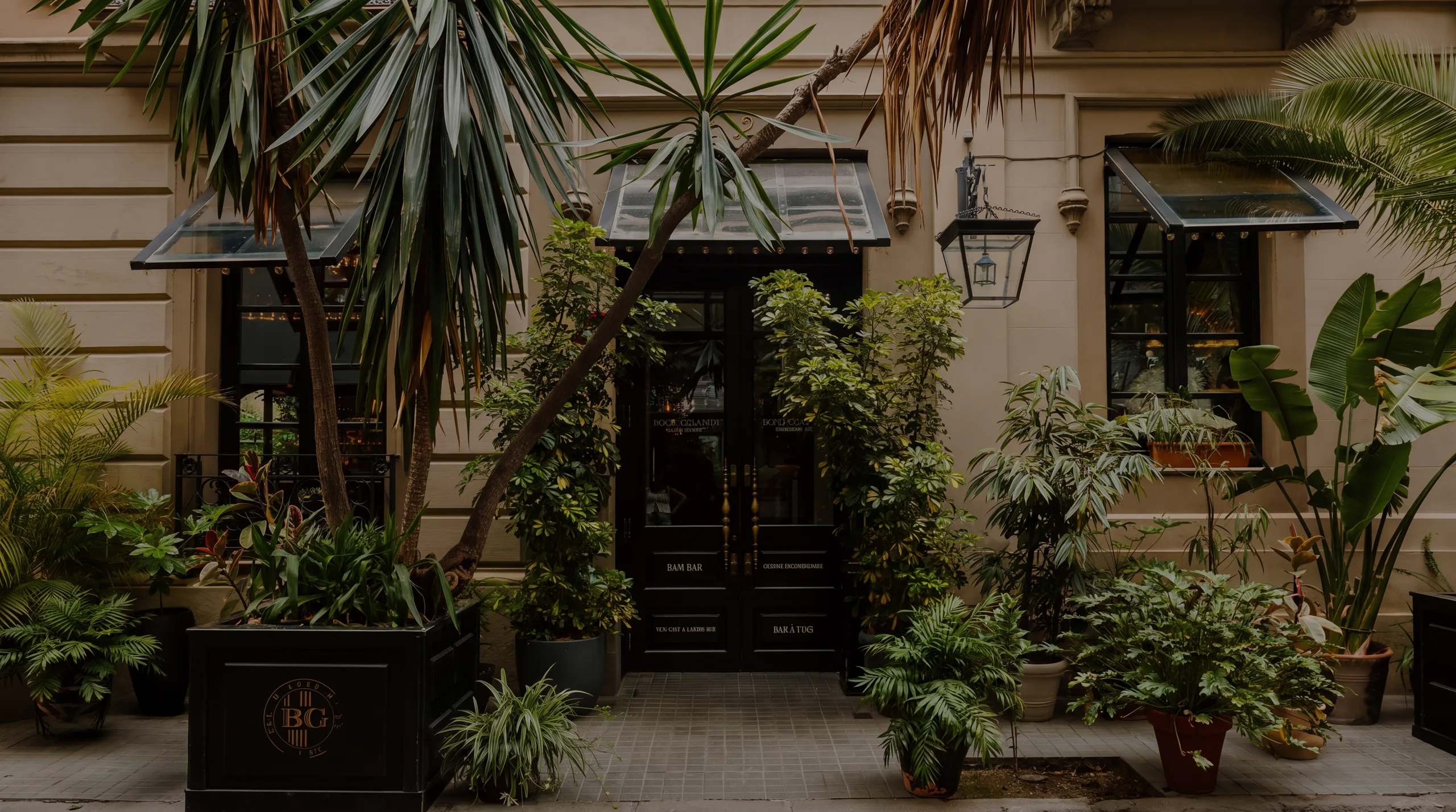 Boca Grande entrance with BG planter and tropical plants